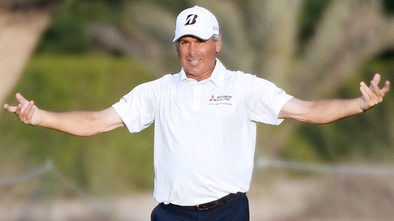 Fred Couples fires 6-under 66, takes lead at Fallen Oak